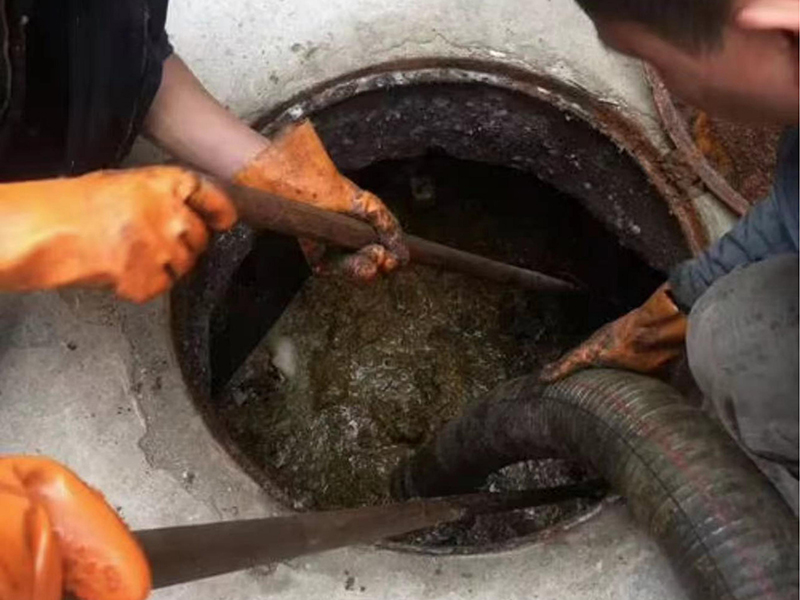 怀集清理化粪池时如何避免沼气的危害?